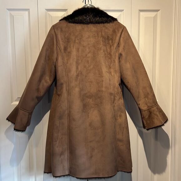 Regal Brown Faux‎ Fur Faux Suede Ruffle Front Coat Size M NWOT - Picture 8 of 13